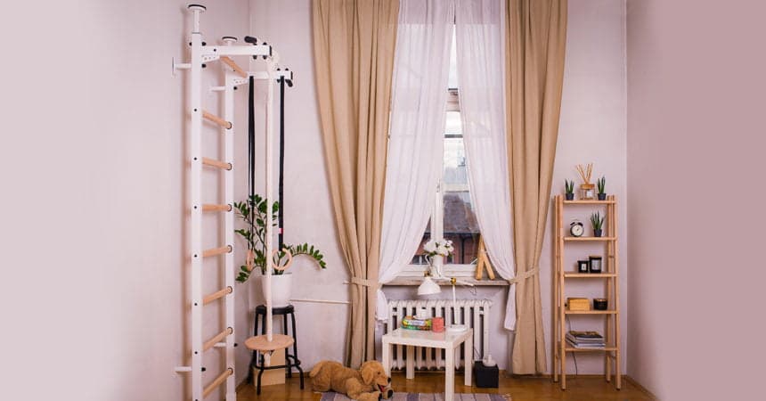 BenchK wall bar in a bedroom